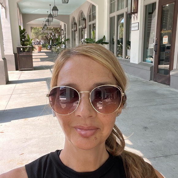 Meet your Posher, Dana - Picture 2 of 4